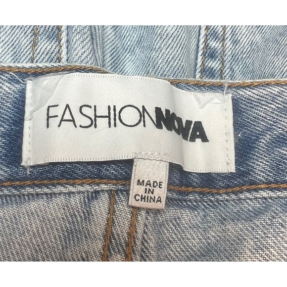 FashionNova Crossover High Rise, Light Wash Jean Shorts, Size 7 - Picture 5 of 6